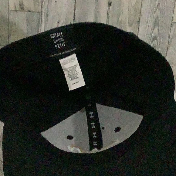 Under Armour black fitted small hat - Picture 5 of 5